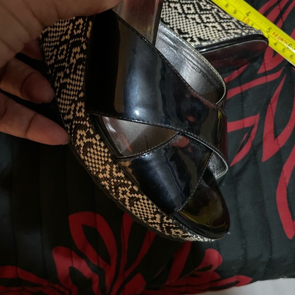 Sandals - Picture 8 of 8